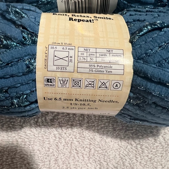 Universal Yarn Inc Charlotte Blue and Glitter  Color 154/ Lot 630-. - Picture 4 of 4